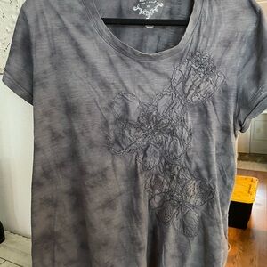 Sonoma Gray Short-Sleeve Tee with Embroidered Floral Detail